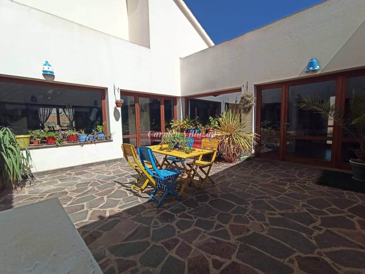 4 sypialnia Willa na sprzedaż w Puerto del Rosario z garażem - 750 000 € (Ref: 9563952)