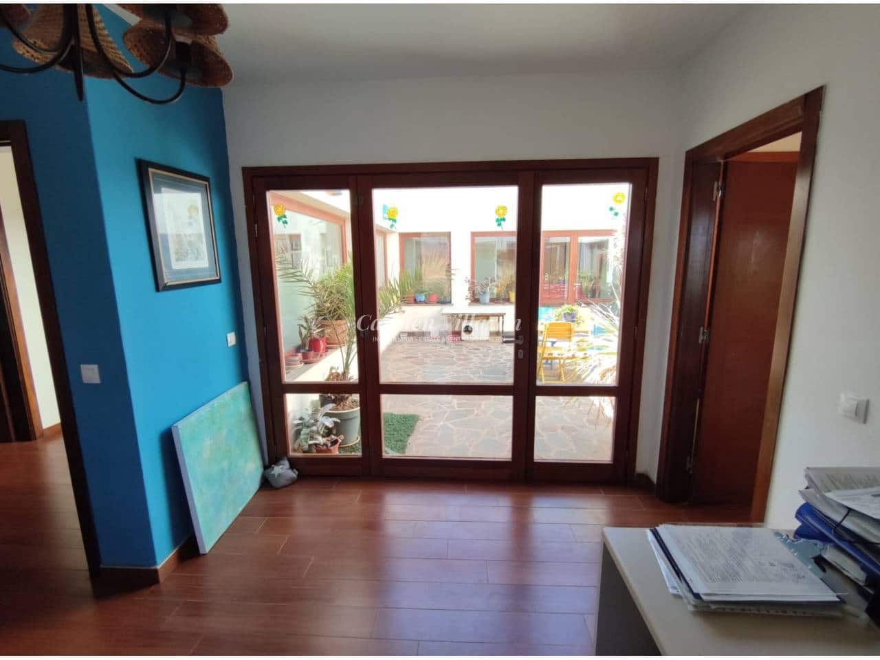 4 sypialnia Willa na sprzedaż w Puerto del Rosario z garażem - 750 000 € (Ref: 9563952)