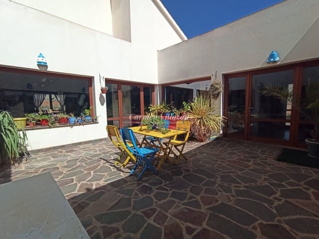 4 sypialnia Willa na sprzedaż w Puerto del Rosario z garażem - 750 000 € (Ref: 9563952)