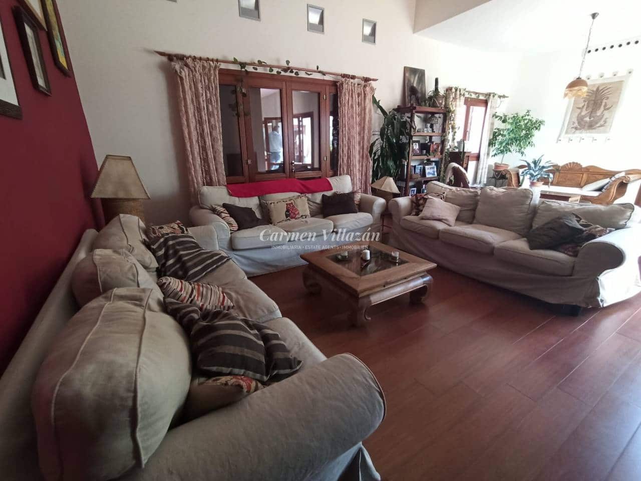 4 sypialnia Willa na sprzedaż w Puerto del Rosario z garażem - 750 000 € (Ref: 9563952)