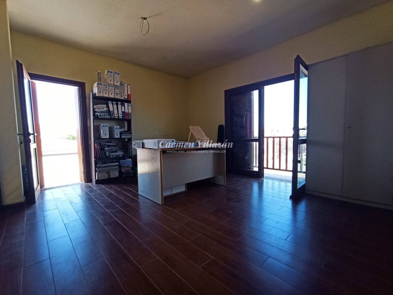 4 sypialnia Willa na sprzedaż w Puerto del Rosario z garażem - 750 000 € (Ref: 9563952)