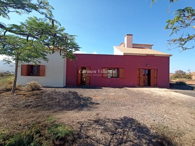 4 sypialnia Willa na sprzedaż w Puerto del Rosario z garażem - 750 000 € (Ref: 9563952)