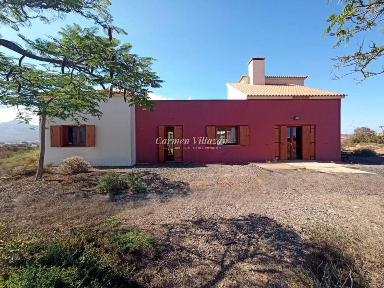 4 sypialnia Willa na sprzedaż w Puerto del Rosario z garażem - 750 000 € (Ref: 9563952)