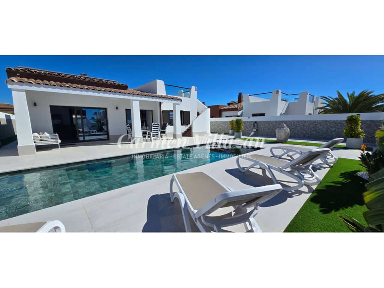 Chalet de 3 habitaciones en Caleta de Fuste en venta con piscina garaje - 795.000 € (Ref: 9604478)