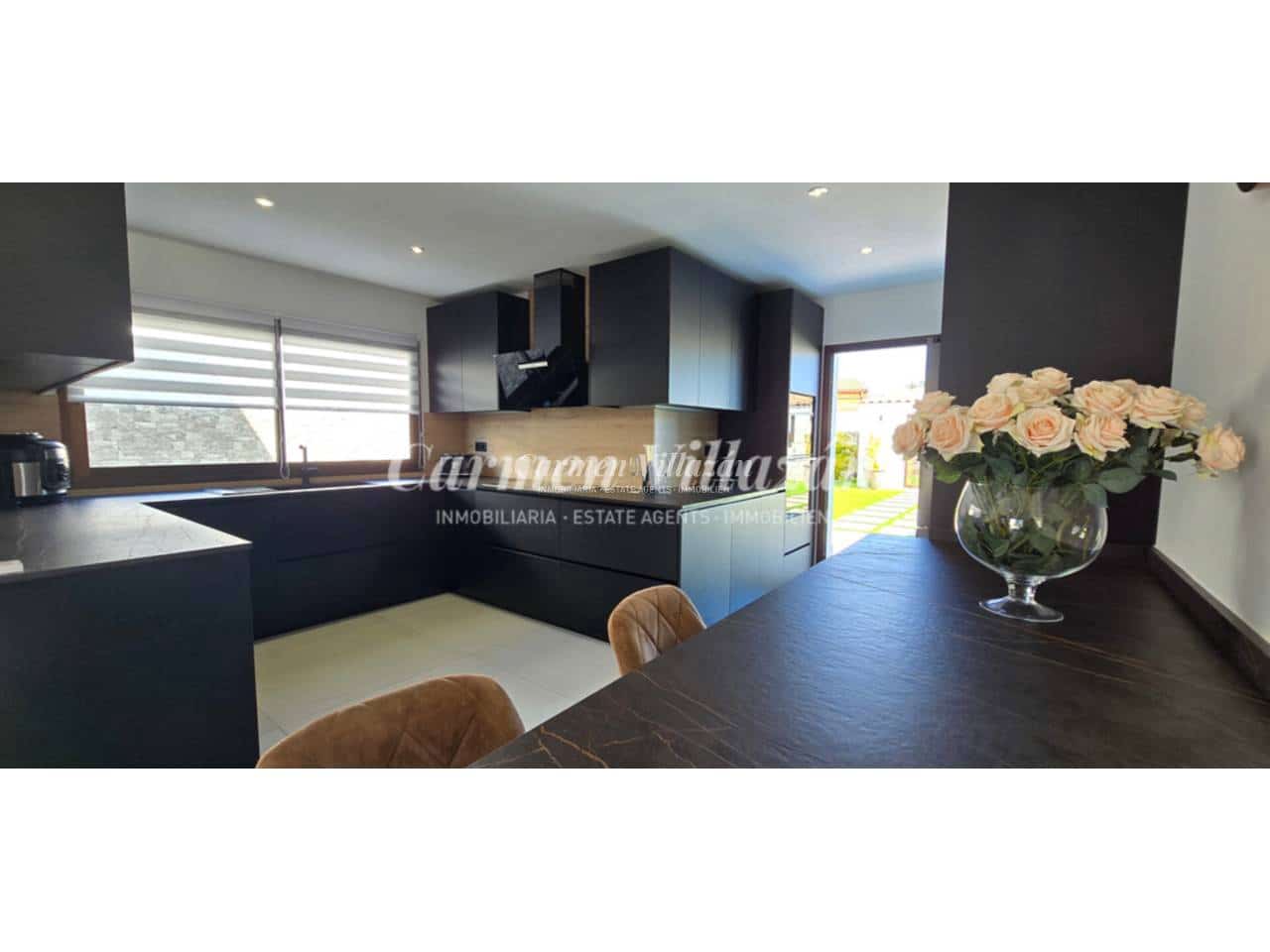 Chalet de 3 habitaciones en Caleta de Fuste en venta con piscina garaje - 795.000 € (Ref: 9604478)