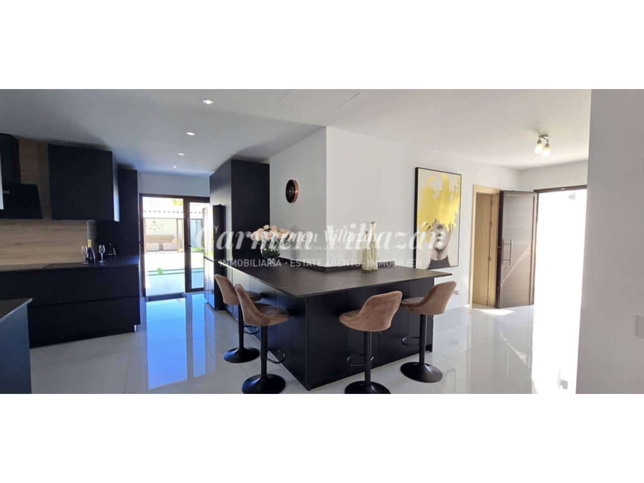 Chalet de 3 habitaciones en Caleta de Fuste en venta con piscina garaje - 795.000 € (Ref: 9604478)