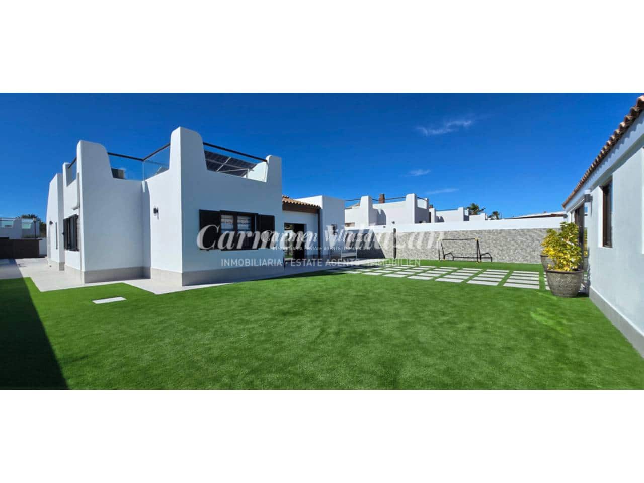 Chalet de 3 habitaciones en Caleta de Fuste en venta con piscina garaje - 795.000 € (Ref: 9604478)