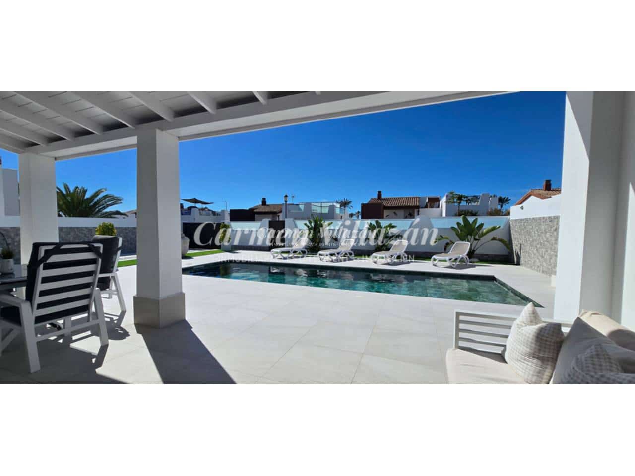 Chalet de 3 habitaciones en Caleta de Fuste en venta con piscina garaje - 795.000 € (Ref: 9604478)