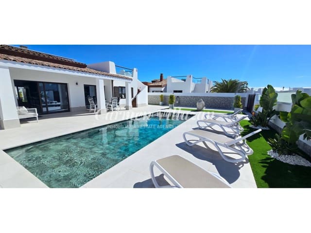 Chalet de 3 habitaciones en Caleta de Fuste, Antigua en venta con piscina garaje - 795.000 € (Ref: 9604478)