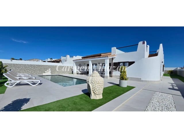 Chalet de 3 habitaciones en Caleta de Fuste, Antigua en venta con piscina garaje - 795.000 € (Ref: 9604478)