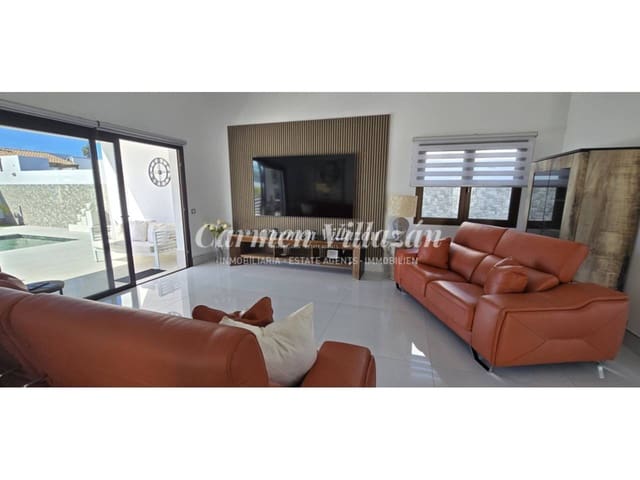 Chalet de 3 habitaciones en Caleta de Fuste, Antigua en venta con piscina garaje - 795.000 € (Ref: 9604478)