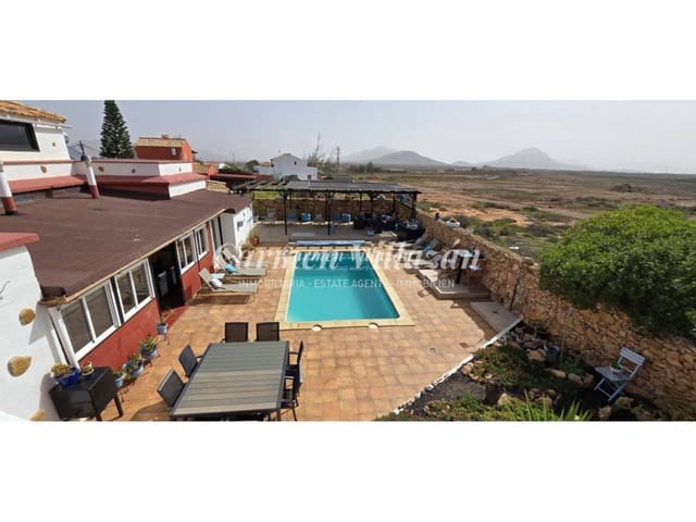 7 soveværelse Villa til salg i Antigua med swimmingpool - € 549.000 (Ref: 9607054)