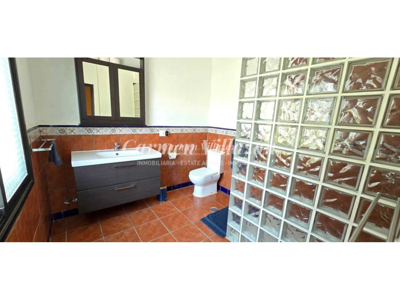 7 soveværelse Villa til salg i Antigua med swimmingpool - € 549.000 (Ref: 9607054)