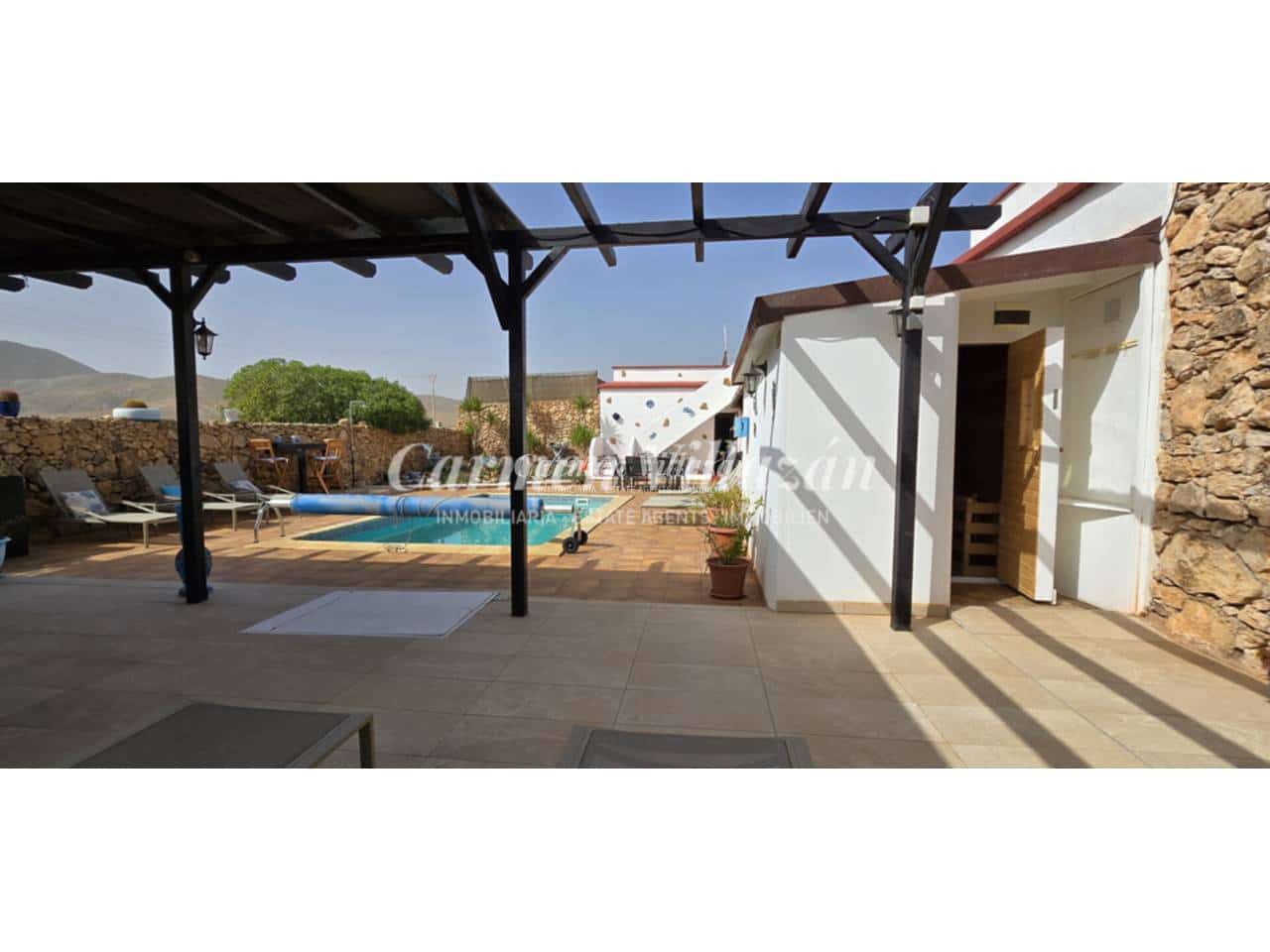 7 soveværelse Villa til salg i Antigua med swimmingpool - € 549.000 (Ref: 9607054)