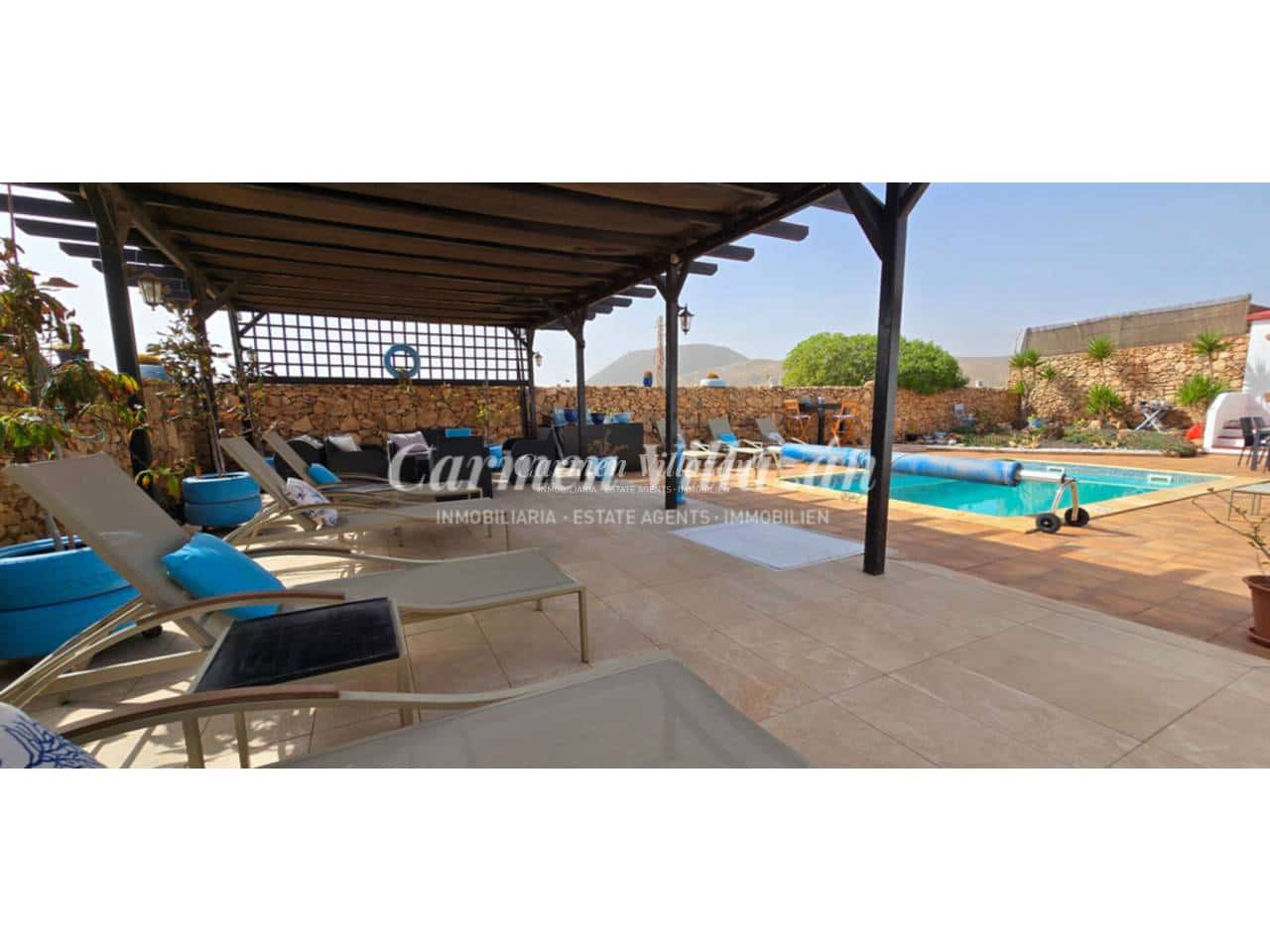 7 soveværelse Villa til salg i Antigua med swimmingpool - € 549.000 (Ref: 9607054)