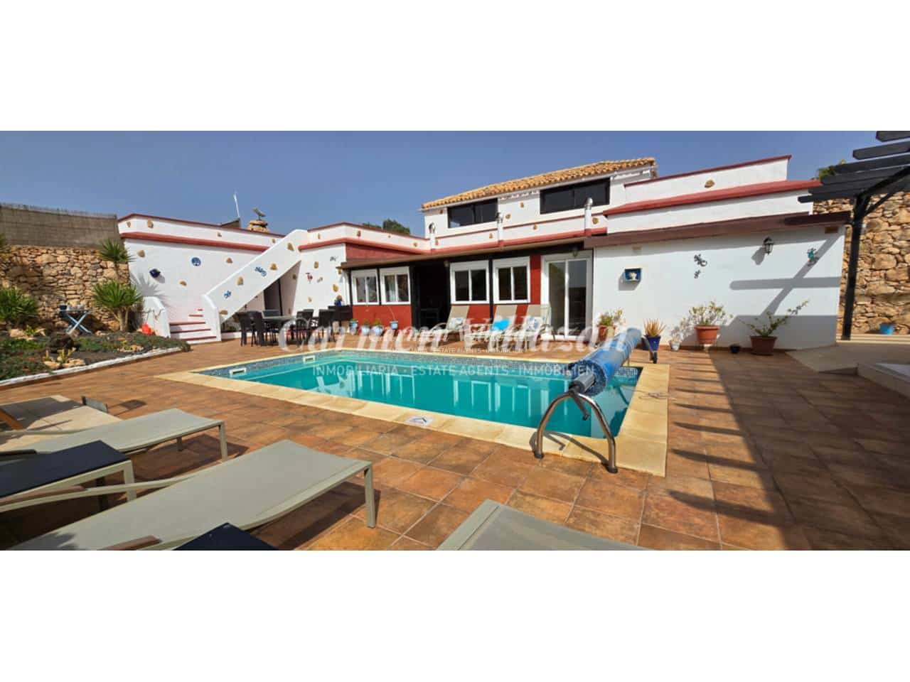 7 soveværelse Villa til salg i Antigua med swimmingpool - € 549.000 (Ref: 9607054)