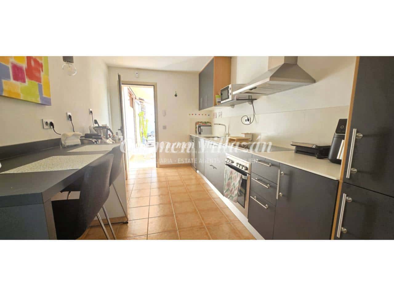 4 bedroom Villa for sale in Caleta de Fuste with pool garage - € 590,000 (Ref: 9614571)