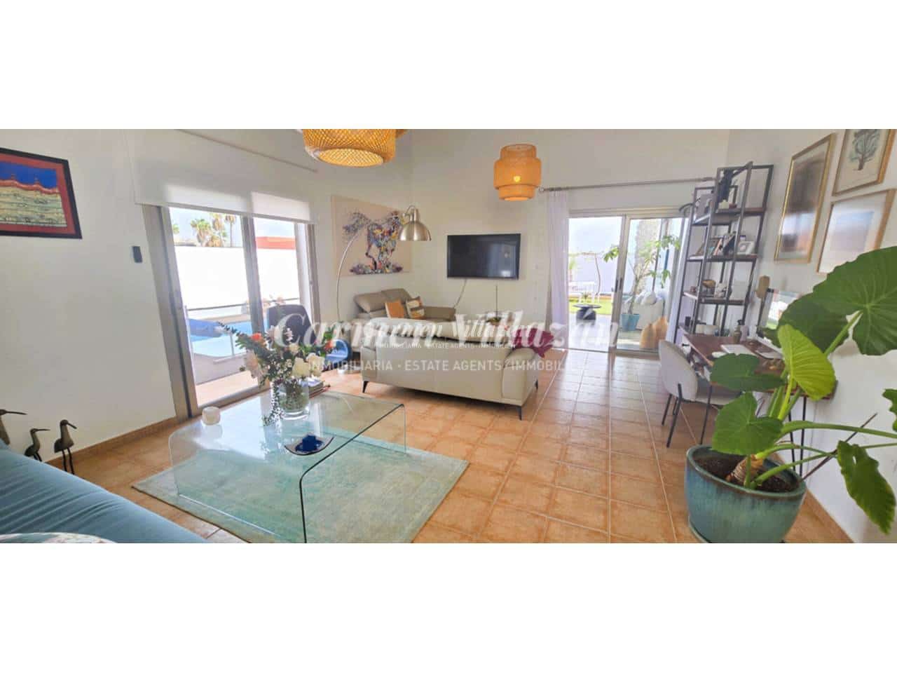 4 bedroom Villa for sale in Caleta de Fuste with pool garage - € 590,000 (Ref: 9614571)