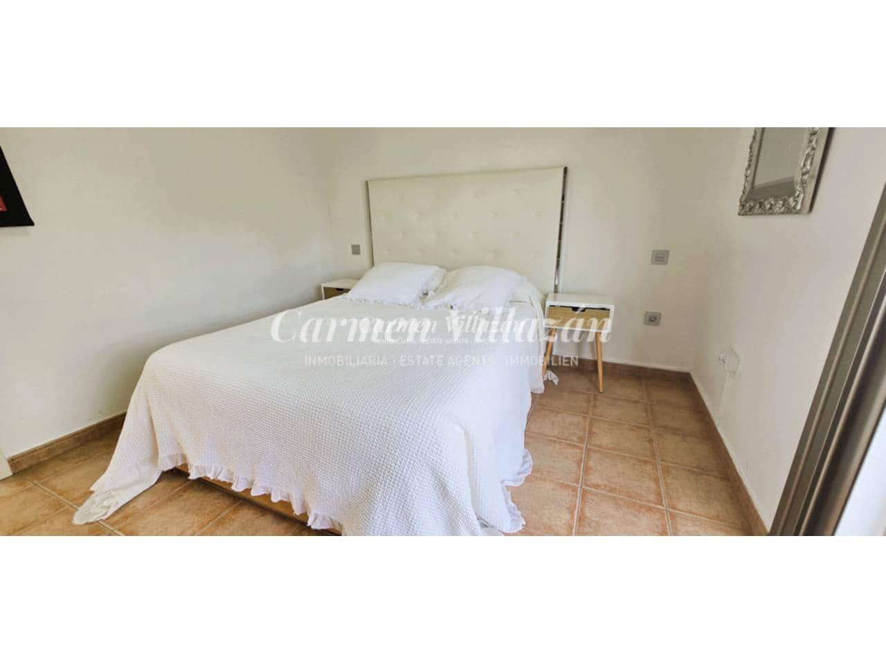 4 bedroom Villa for sale in Caleta de Fuste with pool garage - € 590,000 (Ref: 9614571)