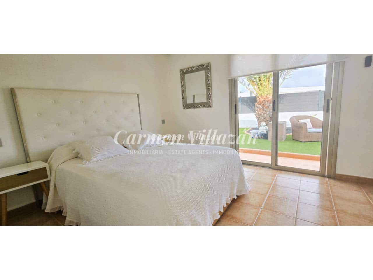 4 bedroom Villa for sale in Caleta de Fuste with pool garage - € 590,000 (Ref: 9614571)