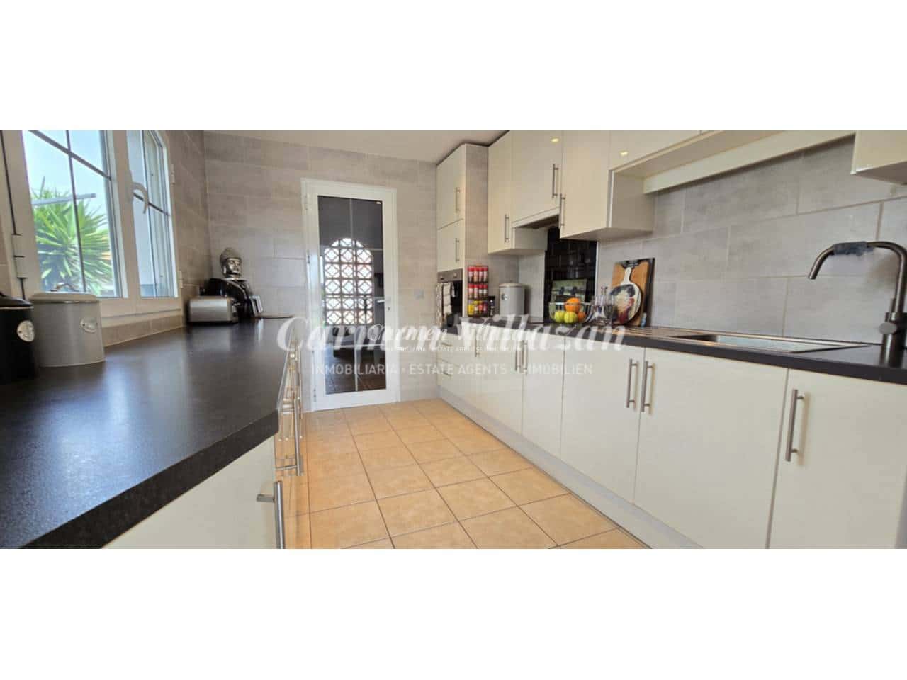 3 bedroom Villa for sale in Caleta de Fuste with pool garage - € 510,000 (Ref: 9657885)