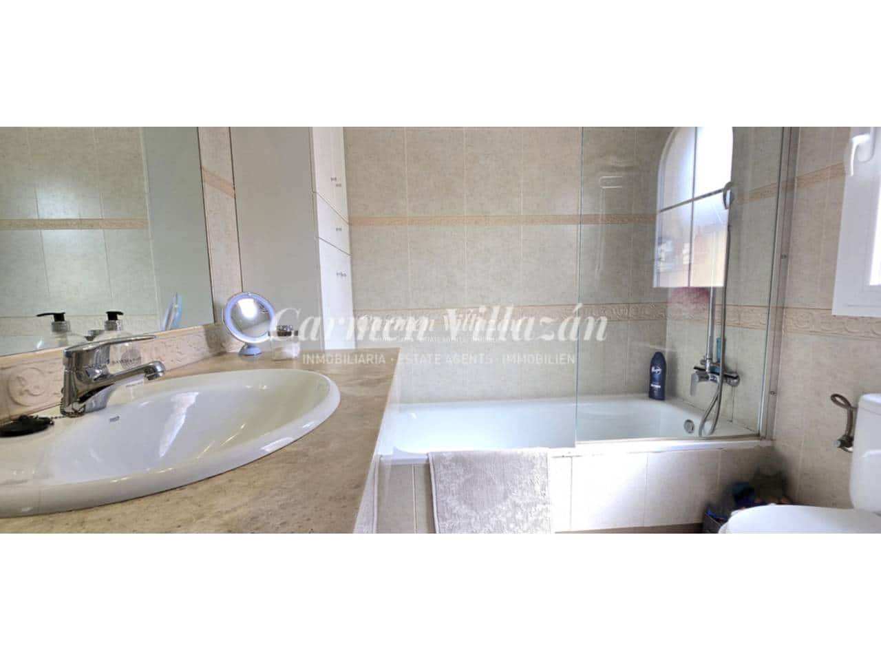 3 bedroom Villa for sale in Caleta de Fuste with pool garage - € 510,000 (Ref: 9657885)