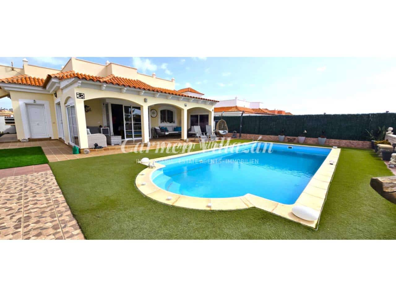 3 bedroom Villa for sale in Caleta de Fuste with pool garage - € 510,000 (Ref: 9657885)