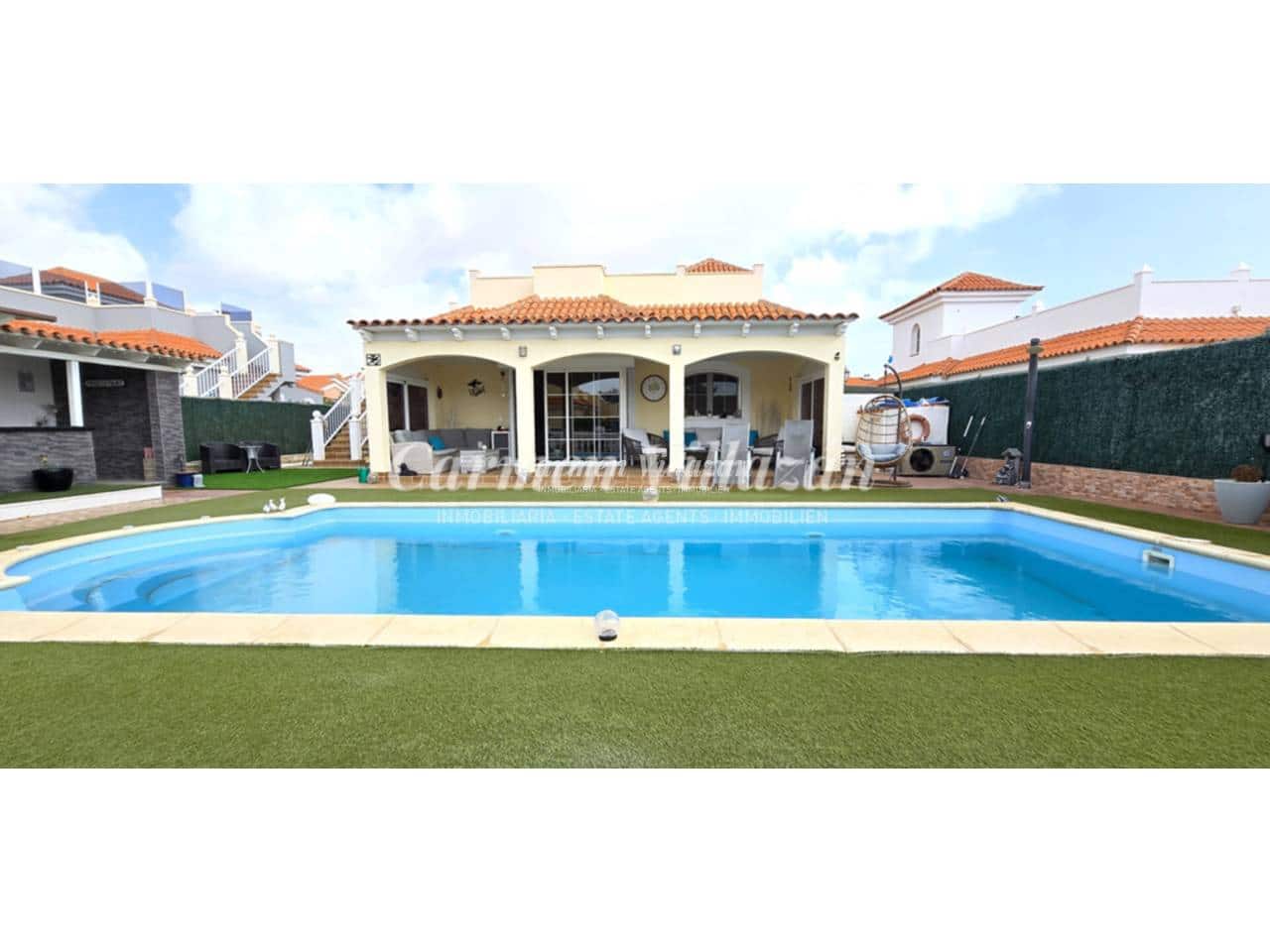 3 bedroom Villa for sale in Caleta de Fuste with pool garage - € 510,000 (Ref: 9657885)