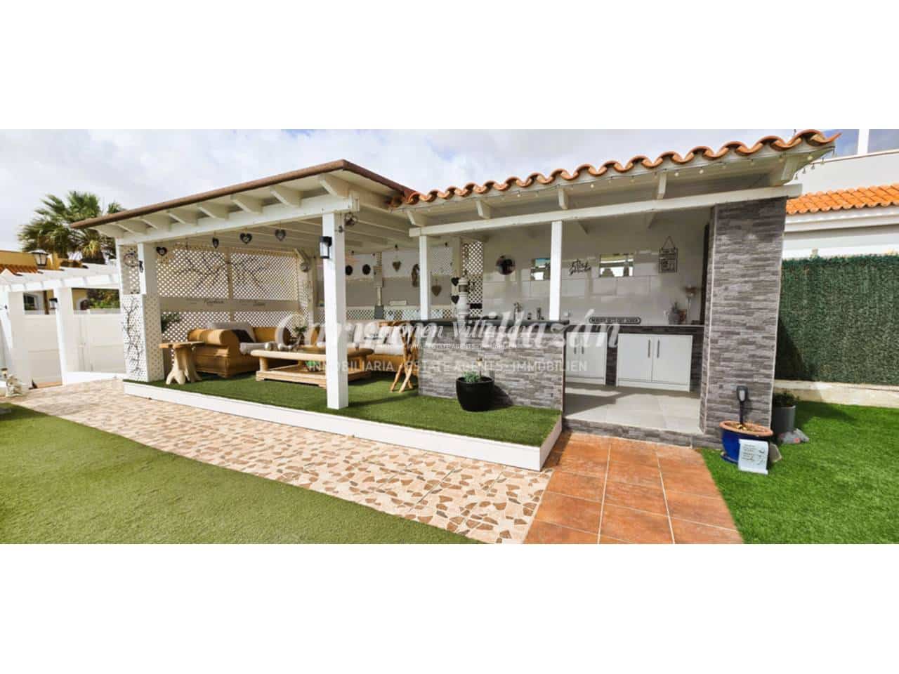 3 bedroom Villa for sale in Caleta de Fuste with pool garage - € 510,000 (Ref: 9657885)