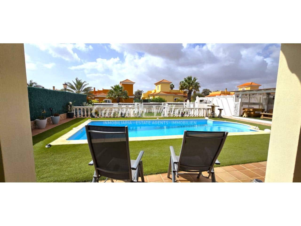 3 bedroom Villa for sale in Caleta de Fuste with pool garage - € 510,000 (Ref: 9657885)