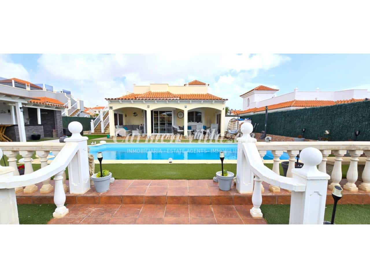 3 bedroom Villa for sale in Caleta de Fuste with pool garage - € 510,000 (Ref: 9657885)