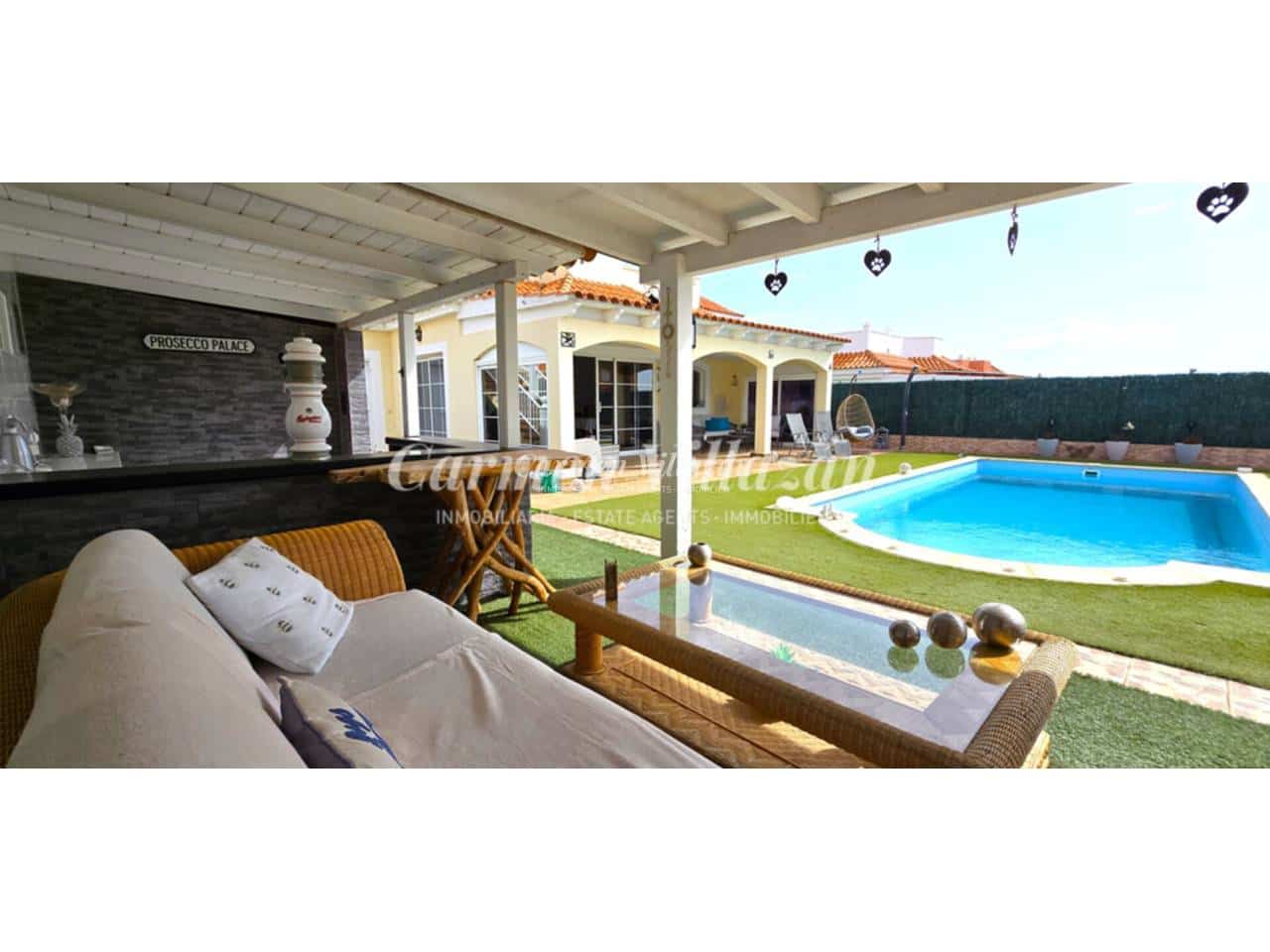 3 bedroom Villa for sale in Caleta de Fuste with pool garage - € 510,000 (Ref: 9657885)