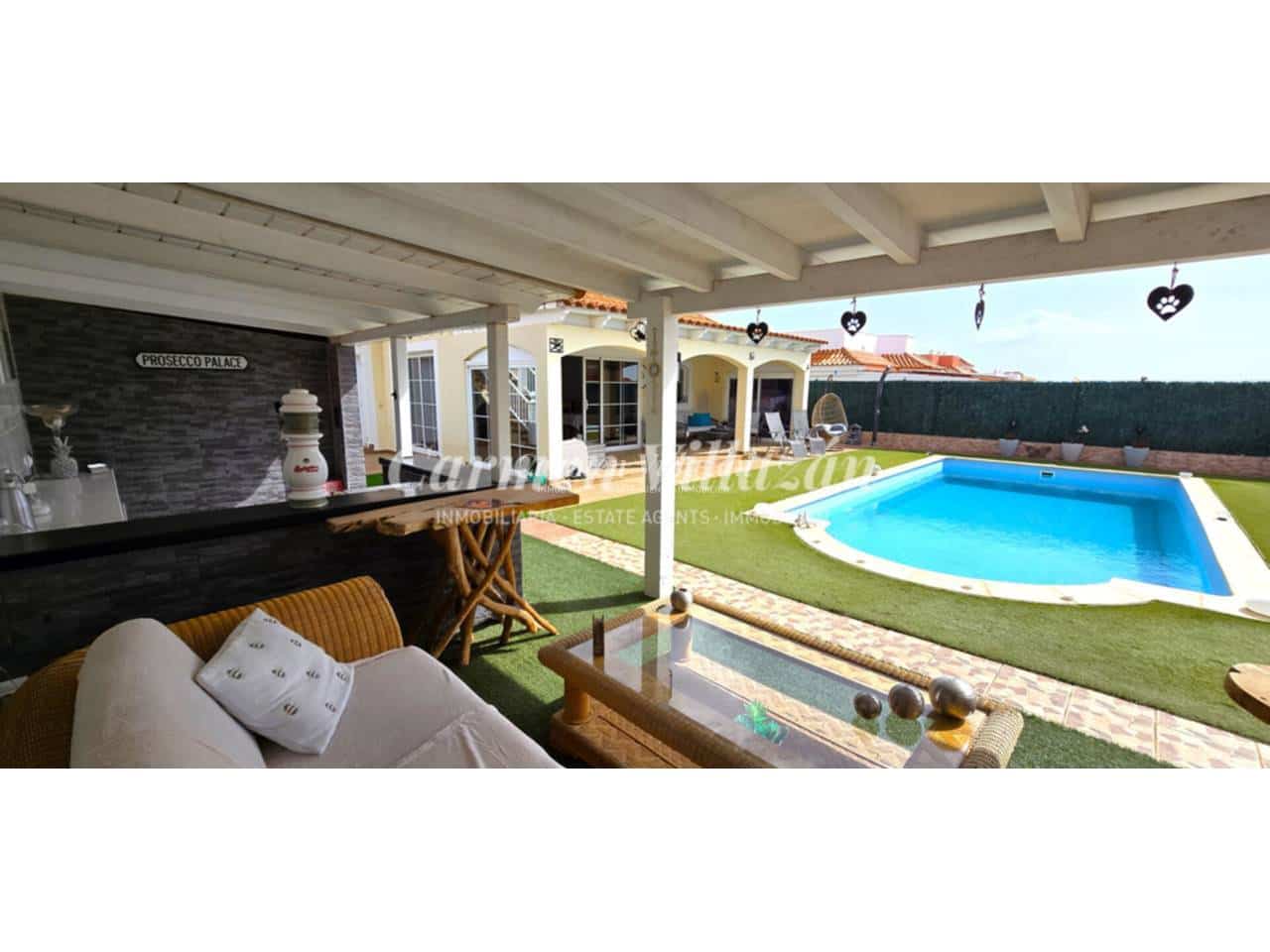 3 bedroom Villa for sale in Caleta de Fuste with pool garage - € 510,000 (Ref: 9657885)