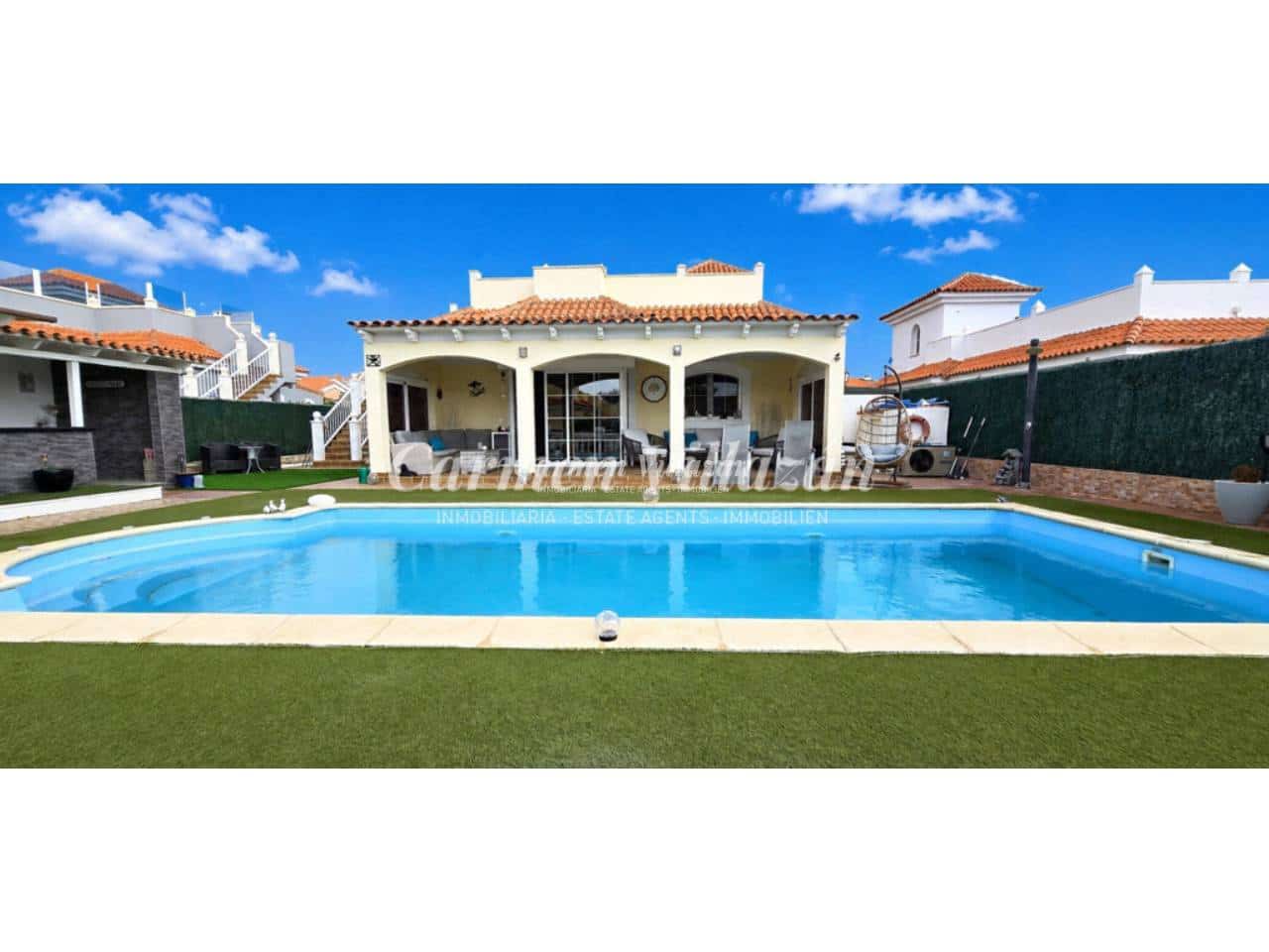 3 soveværelse Villa til salg i Caleta de Fuste med swimmingpool garage - € 499.950 (Ref: 9657885)