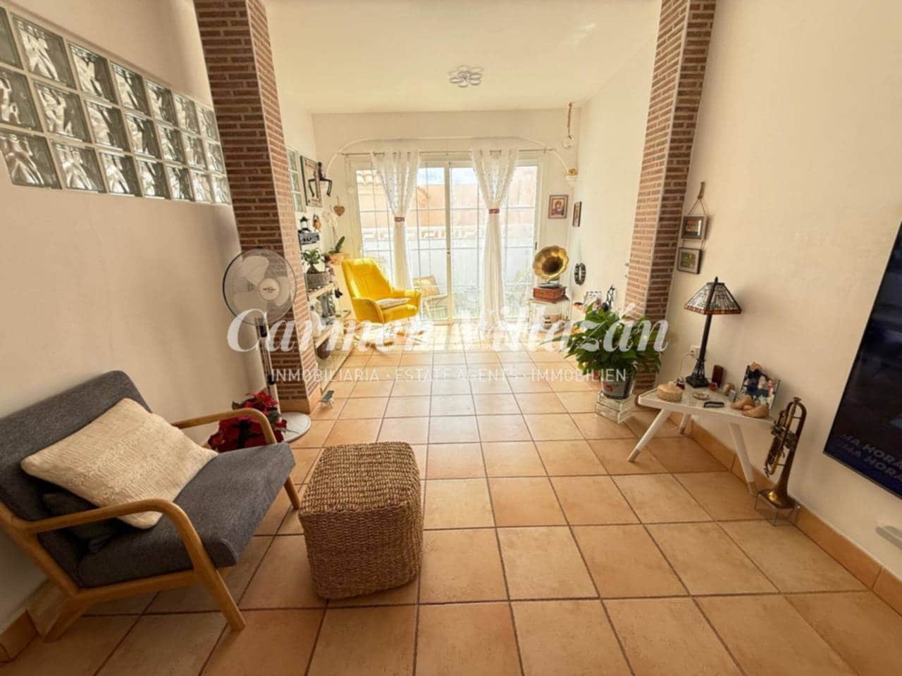 2 bedroom Apartment for sale in Caleta de Fuste - € 265,000 (Ref: 9689929)