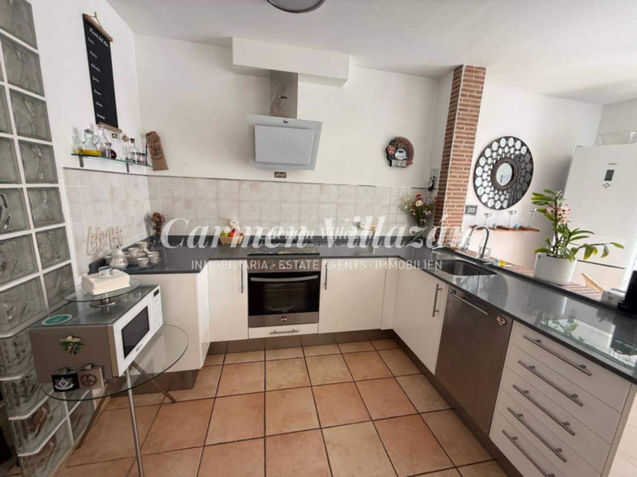 2 bedroom Apartment for sale in Caleta de Fuste - € 265,000 (Ref: 9689929)