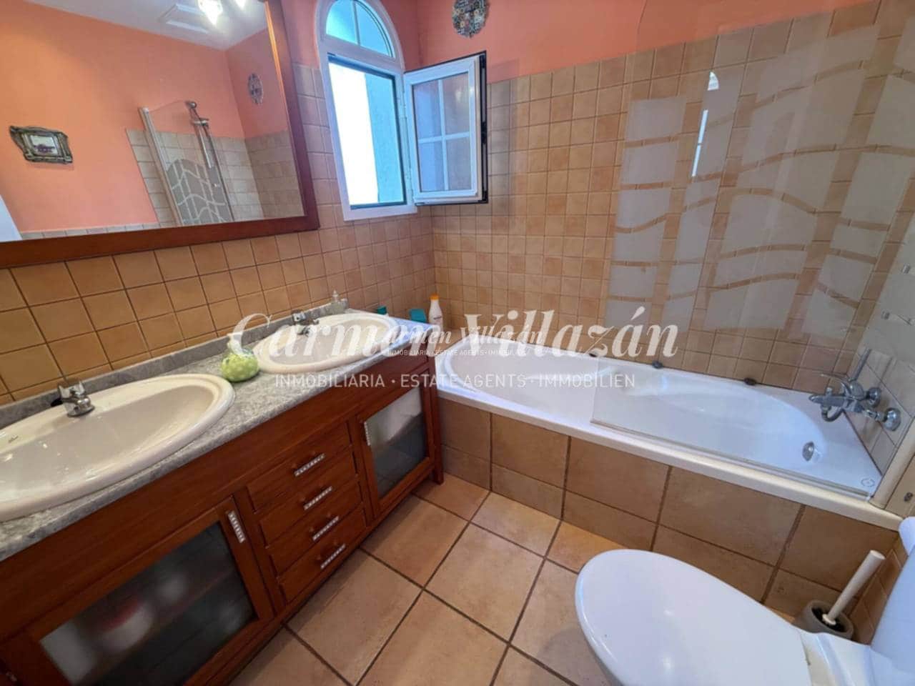 2 bedroom Apartment for sale in Caleta de Fuste - € 265,000 (Ref: 9689929)