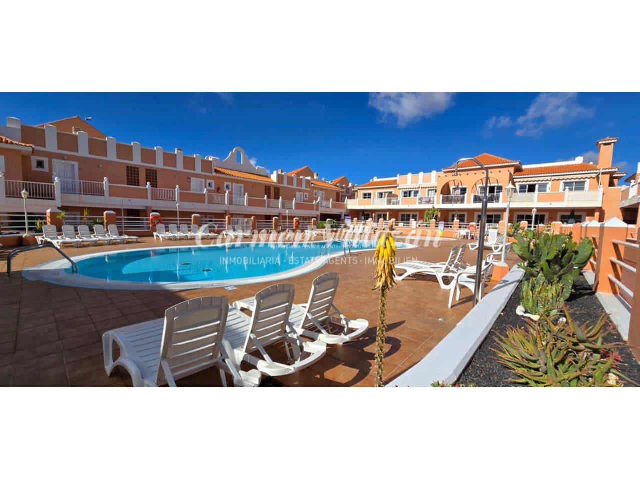 2 bedroom Apartment for sale in Caleta de Fuste with pool garage - € 215,000 (Ref: 9731564)