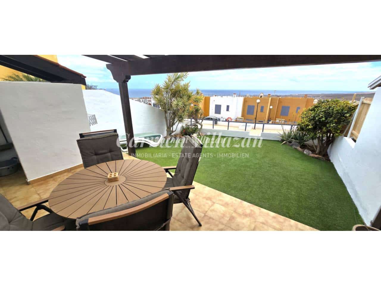 2 soverom Leilighet til salgs i Caleta de Fuste med svømmebasseng garasje - € 218 000 (Ref: 9758319)