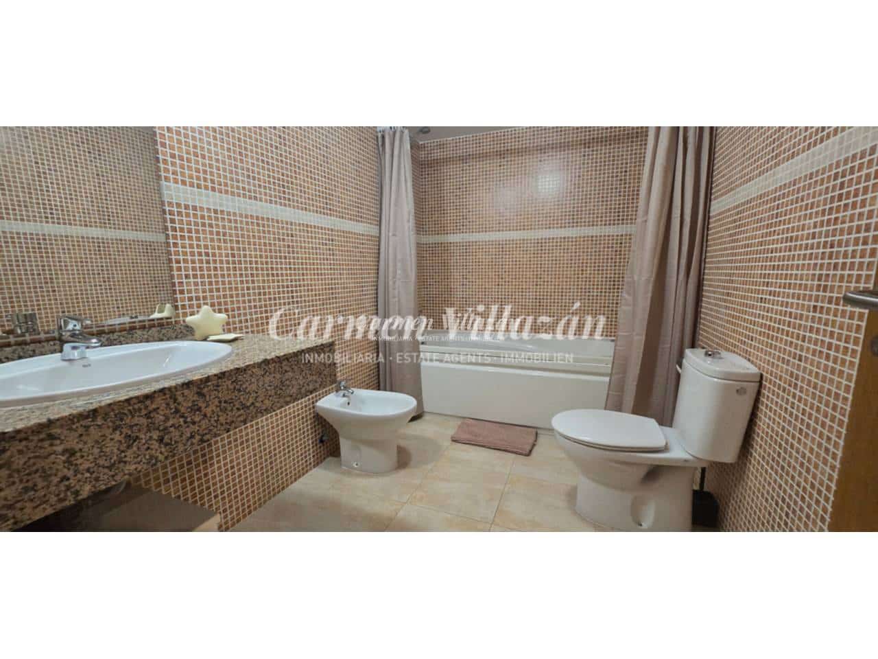 3 slaapkamer Appartement te koop in Caleta de Fuste met zwembad garage - € 300.000 (Ref: 9782913)