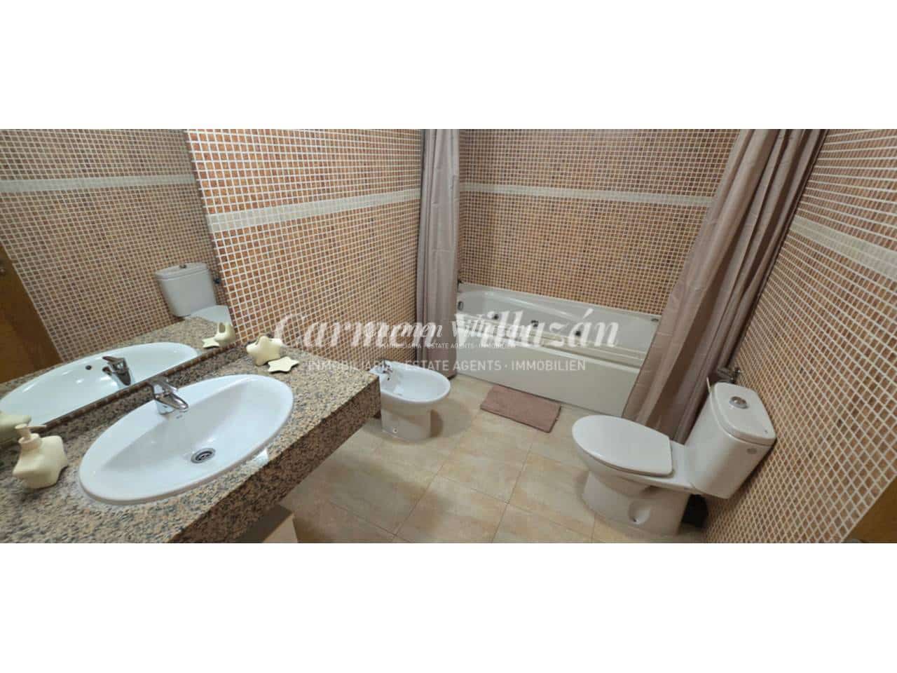 3 slaapkamer Appartement te koop in Caleta de Fuste met zwembad garage - € 300.000 (Ref: 9782913)