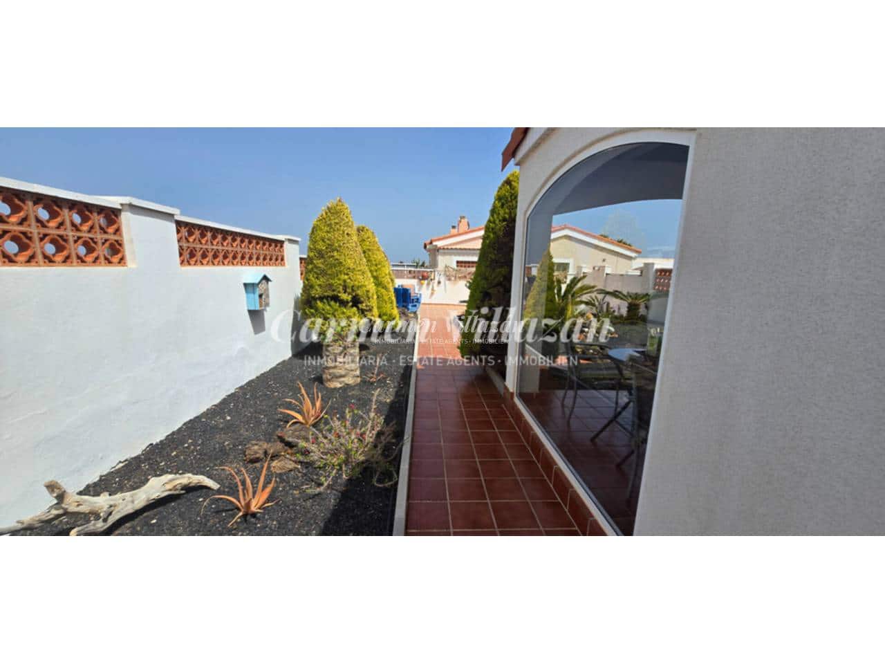 2 bedroom Bungalow for sale in Antigua with pool garage - € 287,000 (Ref: 9790039)