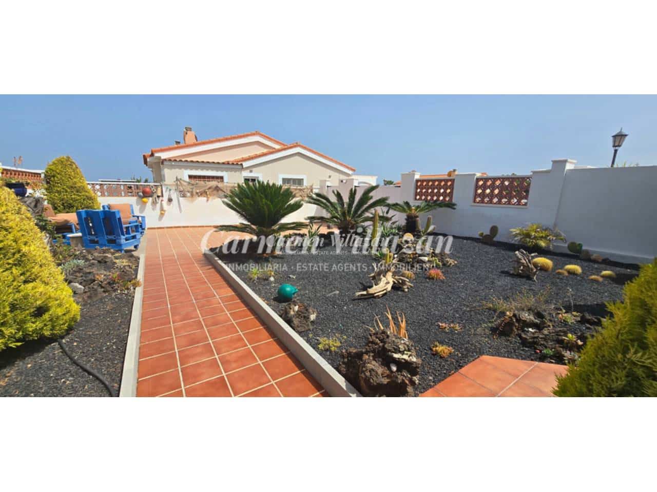 2 bedroom Bungalow for sale in Antigua with pool garage - € 287,000 (Ref: 9790039)