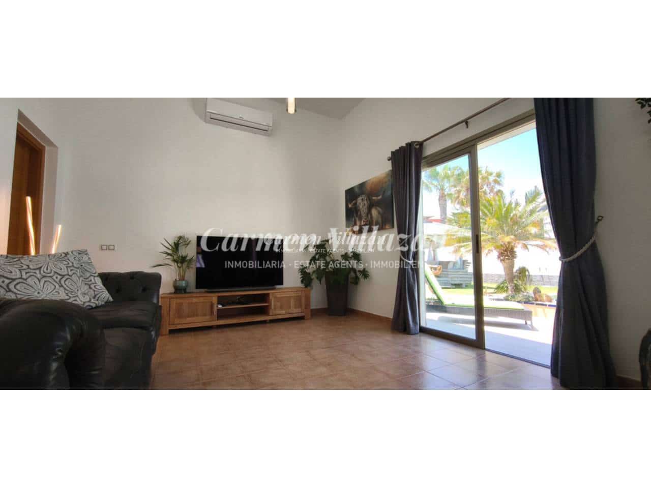 3 slaapkamer Villa te koop in Caleta de Fuste met zwembad garage - € 495.000 (Ref: 9819755)