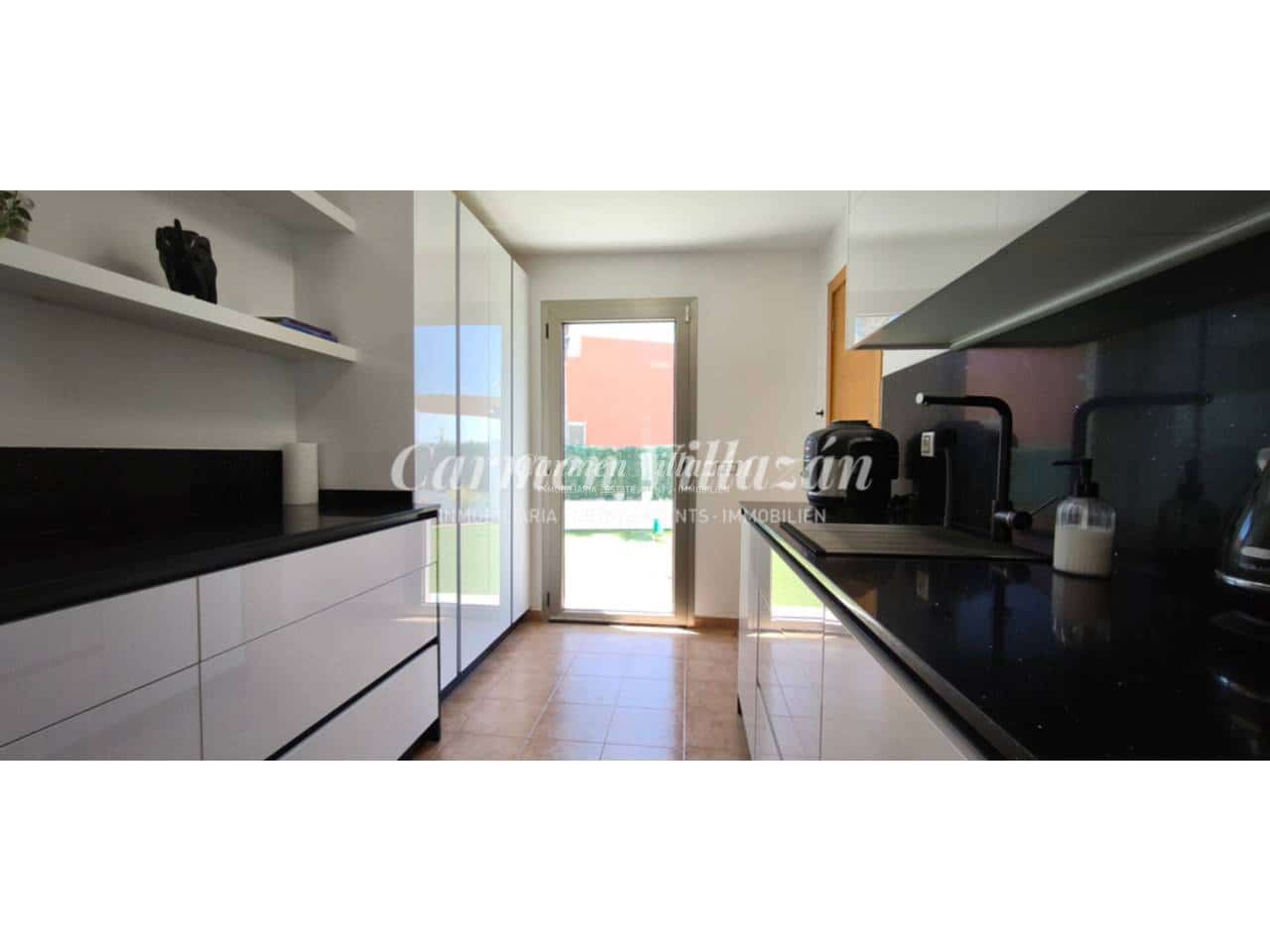 3 slaapkamer Villa te koop in Caleta de Fuste met zwembad garage - € 495.000 (Ref: 9819755)