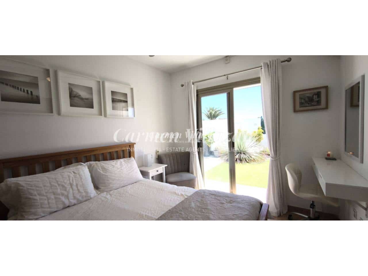 3 slaapkamer Villa te koop in Caleta de Fuste met zwembad garage - € 495.000 (Ref: 9819755)