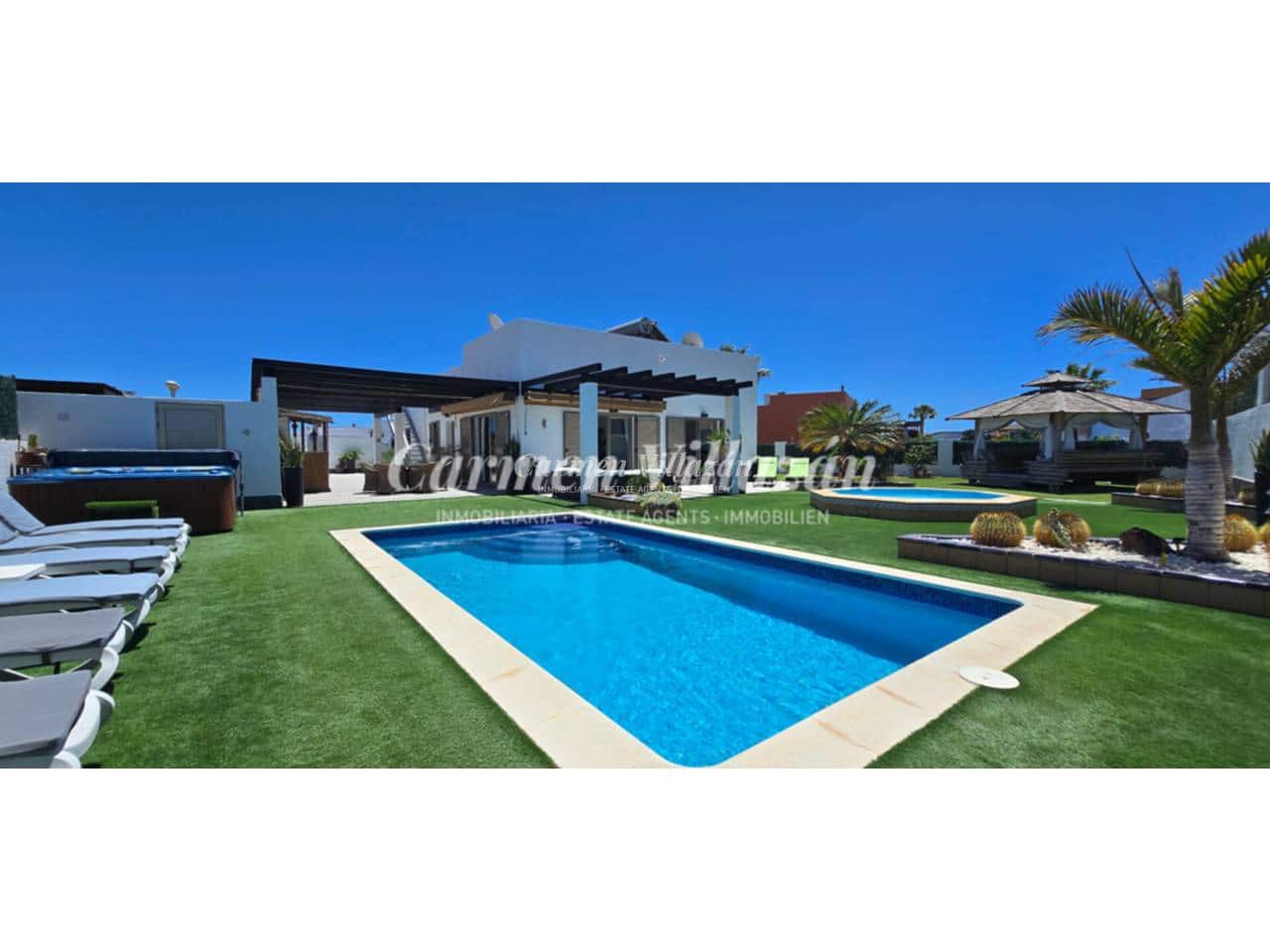 3 slaapkamer Villa te koop in Caleta de Fuste met zwembad garage - € 495.000 (Ref: 9819755)