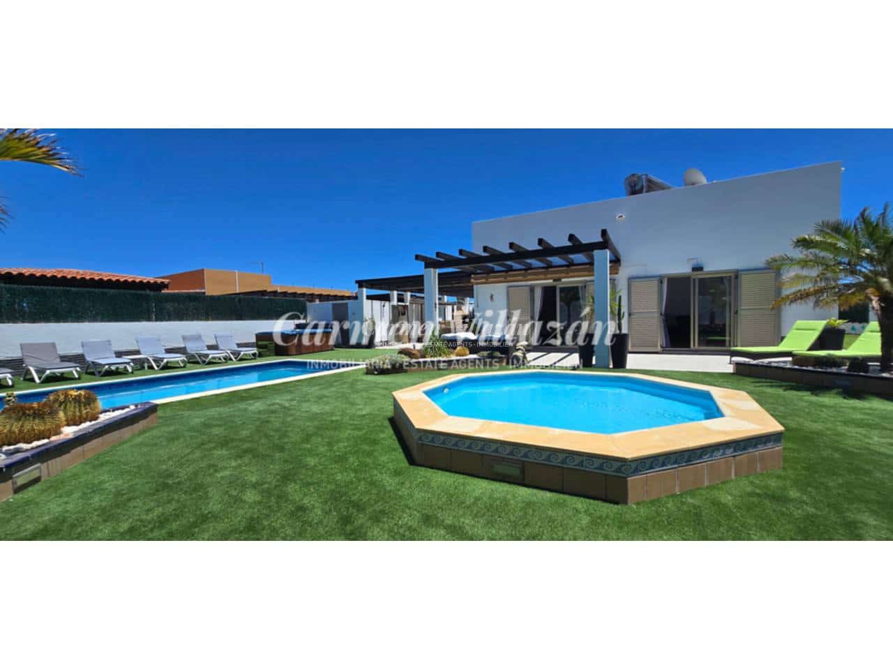 3 slaapkamer Villa te koop in Caleta de Fuste met zwembad garage - € 495.000 (Ref: 9819755)