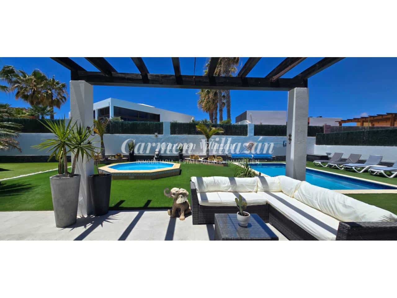 3 slaapkamer Villa te koop in Caleta de Fuste met zwembad garage - € 495.000 (Ref: 9819755)