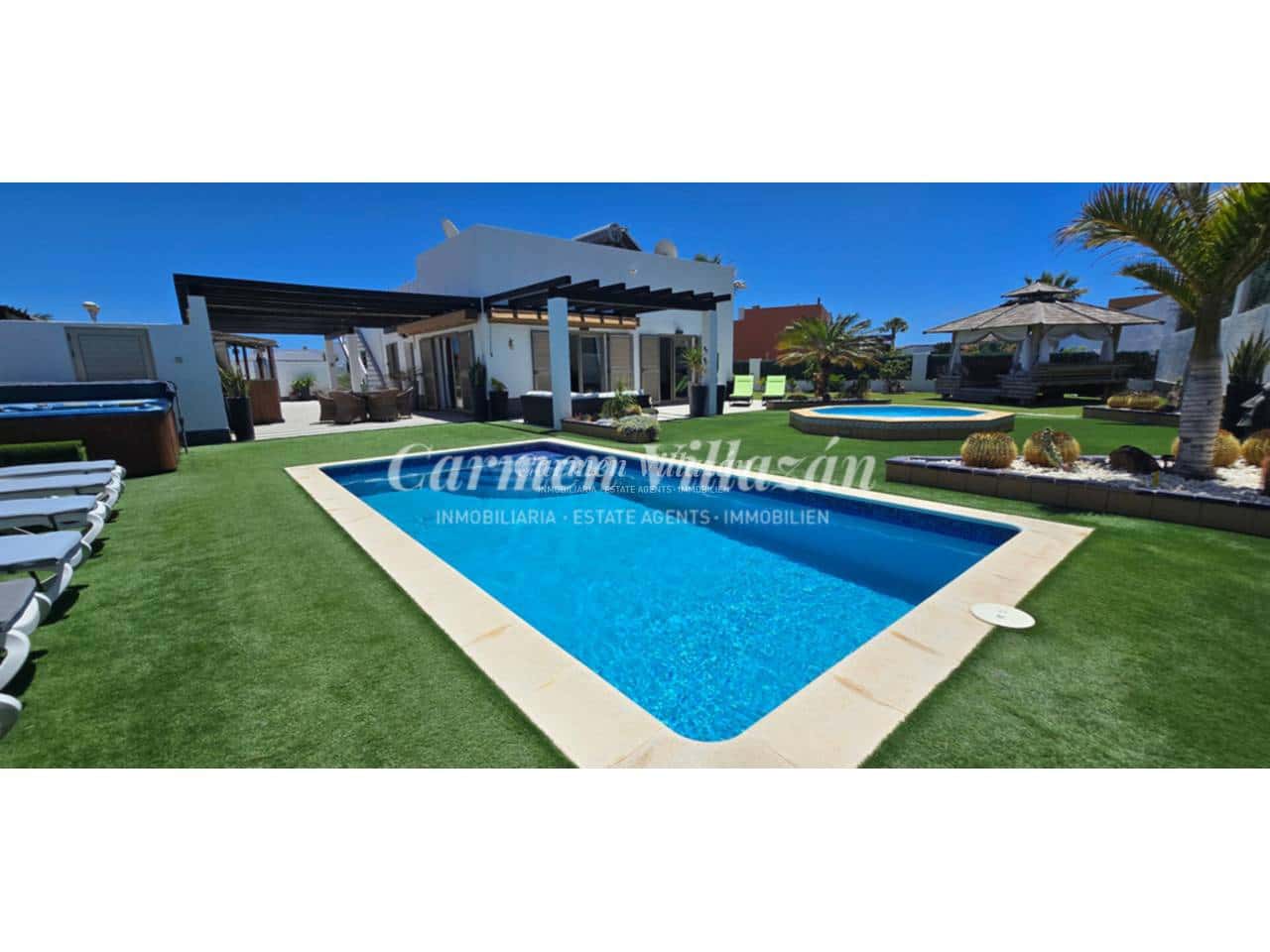 3 slaapkamer Villa te koop in Caleta de Fuste met zwembad garage - € 495.000 (Ref: 9819755)